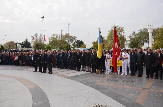 Ata'ya saygı Beykoz'da hayatı durdurdu! 3 10 kasim 2015 anma 18 3DI m6LC05