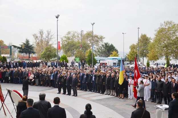 Ata'ya saygı Beykoz'da hayatı durdurdu! 1 10 kasim 2015 anma 21 ZEd9b0ToFm