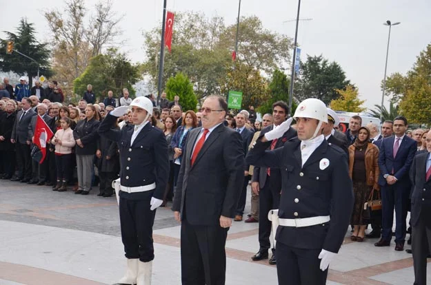 Ata'ya saygı Beykoz'da hayatı durdurdu! 2 10 kasim 2015 anma 6 mc7pERcRjX