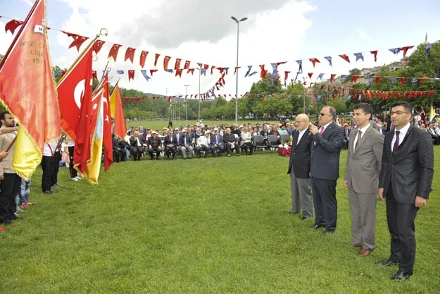 Beykoz’da gençlik bayramını kutladı 2 19 mayis 201 43T5yGOpMX