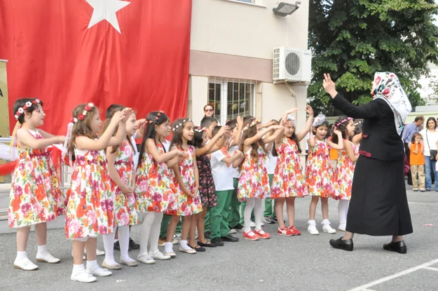 2014 – 2015 Eğitim Öğretim Yılına görkemli açılış 2 2014 2015 egiti j67Uulm5Jf