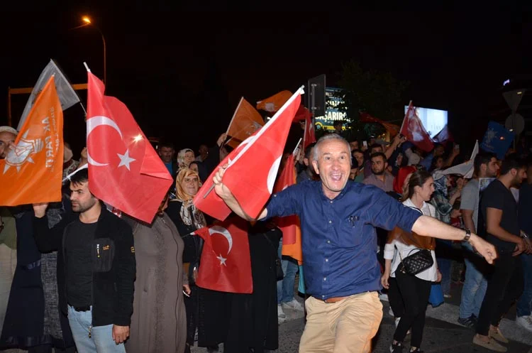 Beykoz halkı Başkanlık zaferini böyle kutladı 6 24 haziran kutlama 1 FN6Mf sGzm