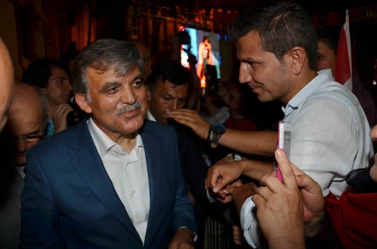 Beykoz'daki nöbete bir Cumhurbaşkanı geldi 7 abdullah gul beykoz 30 temmuz 2016 20 dif0sOol6R