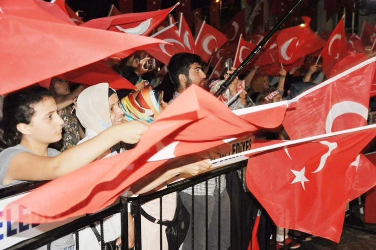 Beykoz'daki nöbete bir Cumhurbaşkanı geldi 4 abdullah gul beykoz 30 temmuz 2016 41 3iO 3bCGFY