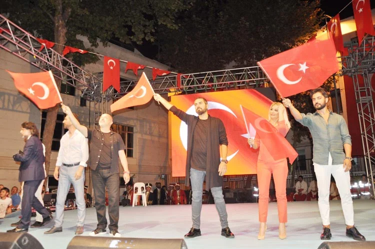 Beykoz'daki nöbete bir Cumhurbaşkanı geldi 8 abdullah gul beykoz 30 temmuz 2016 43 hXoeZOcQet