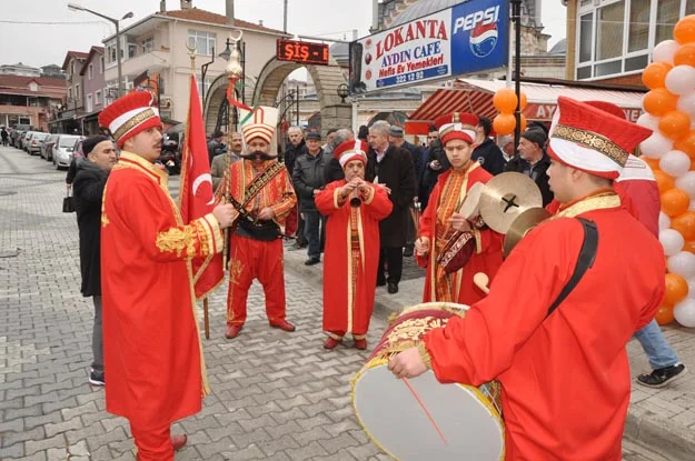 Adil Usta'nın Soğuksu’daki yeri dualarla açıldı 1 acilis sec db 16 10 HA93XFPoyX