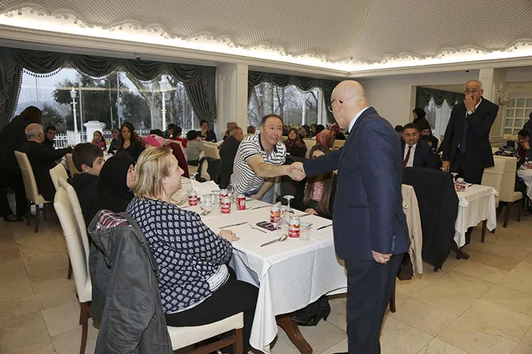 Beykoz’da şehit aileleri için sofra kuruldu 3 ai kbed dhgEv