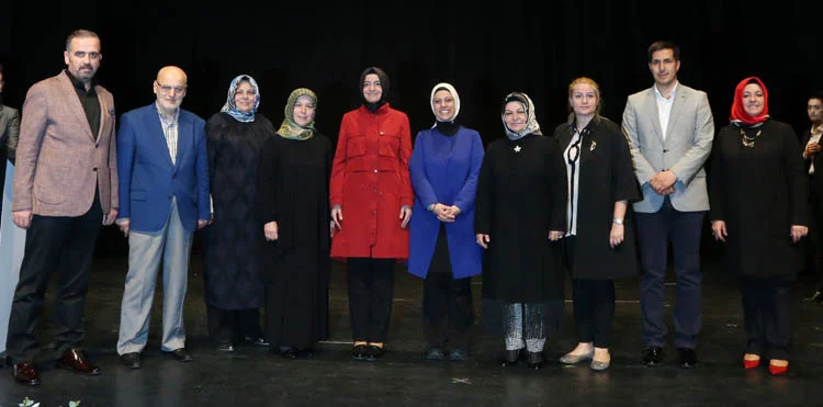 Bakan Kaya, Beykoz'da annelerle buluştu 7 ailebakanikayaannelerlebulust 6f3opGIdcm