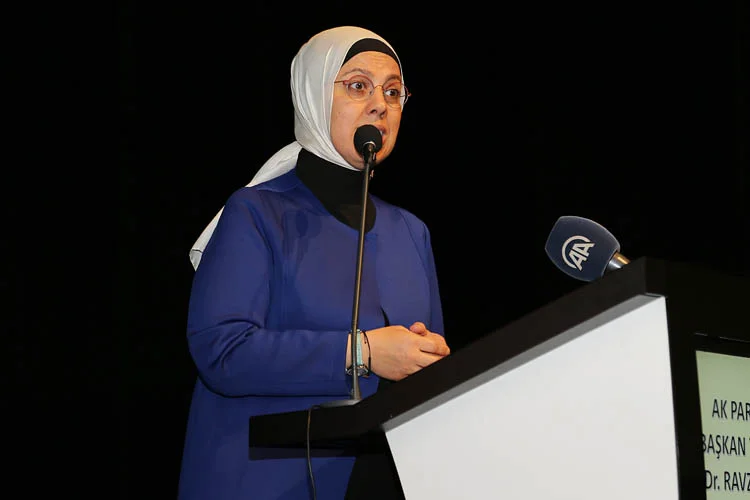 Bakan Kaya, Beykoz'da annelerle buluştu 4 ailebakanikayaannelerlebulust EHwB7weBas