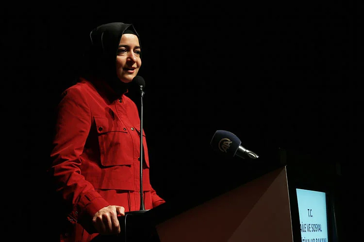 Bakan Kaya, Beykoz'da annelerle buluştu 2