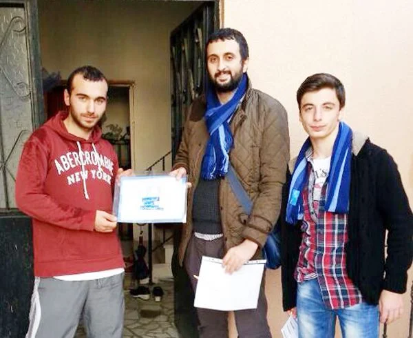 AK Parti gençliği kapı kapı geziyor 2 ak genc QdfrVKjTWi