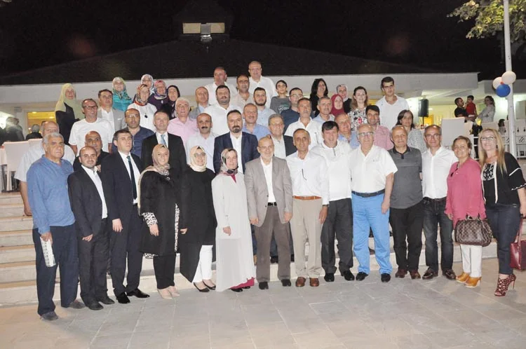 AK Parti Beykoz vefa iftarında sinirler gerildi 6 ak ift MuORT 3X8c