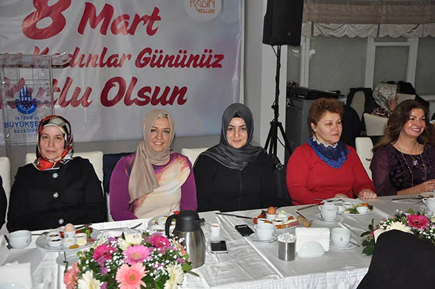 ak kadin kadinlargunu kutlu olsun 8 mart