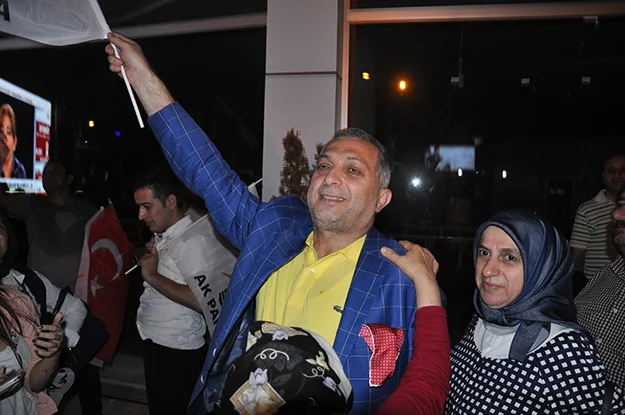 ak pari cumhur kutlama Stc7HbX2Q8