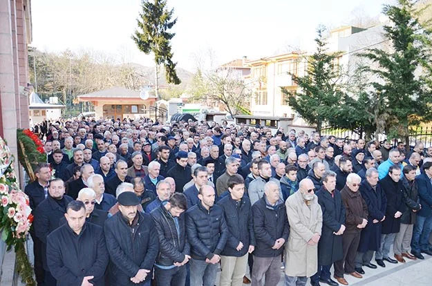 İş dünyası Beykoz’da ki cenazede buluştu… 1 akbaba cena ieWKKyg1b1