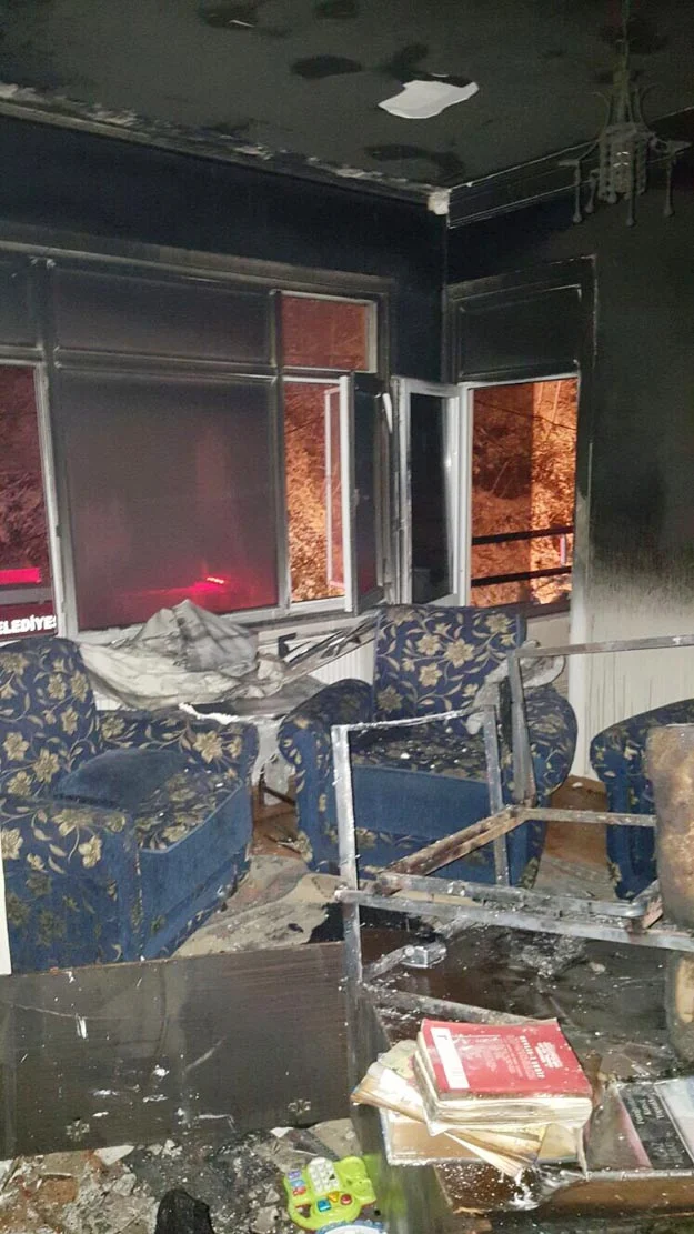 Beykoz'da telefon şarjı, yangın çıkarttı 2 akbaba yangin d KCRWH mOZ