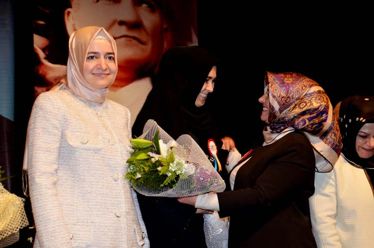 AK Kadınlar Gaye Zayıf ile devam edecek 3 akkadin5olaganbeykoz