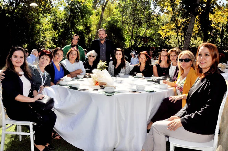 Beykoz'da AK Kadınlar aşure dağıttı 2 akkadinlarasure 1 UYw6bPo8N5