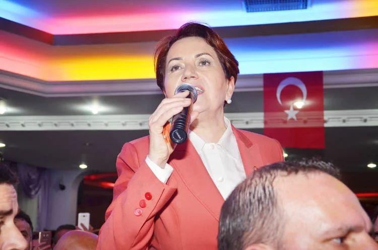 Meral Akşener, Beykoz'da salon mitingi yaptı 5 aksener bey sal 3 LI KNK0Wh4