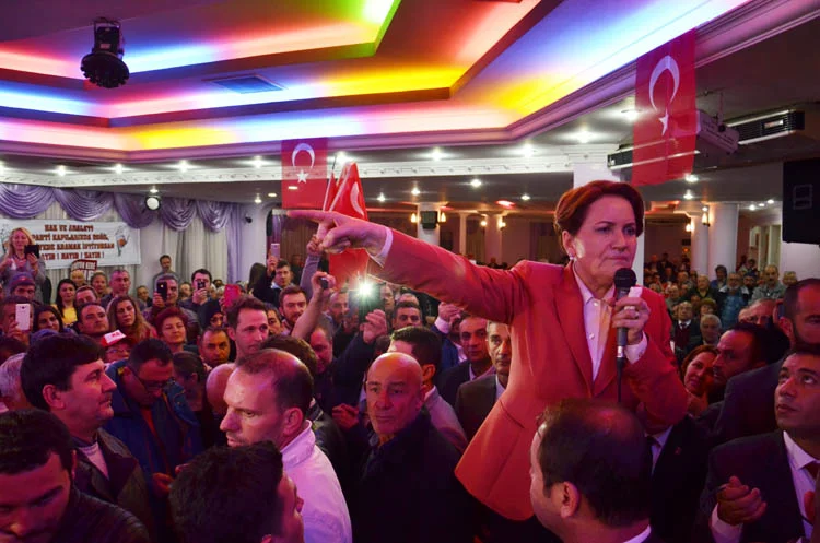 Meral Akşener, Beykoz'da salon mitingi yaptı 6 aksener bey sal 8 a0 ra0j3DO