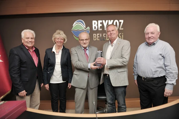 almanyabey VQ7vUvRZ74