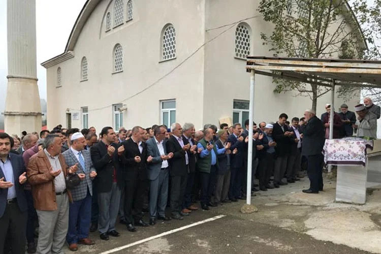 Eski müftü Demirtaş’ın anne acısı 1 anne cenaze 3 9sH6M6uyiL