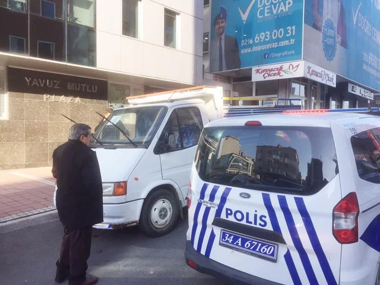Kavacık'ta plakasız araca polis müdahalesi... 1 arac supheli 2 mg3pV8iGmW
