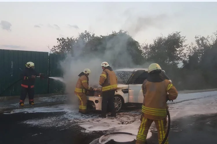 Beykoz Acarlar Mahallesi’nde araç yangını 1 arac yangin 2 QrdeZfc8Dz