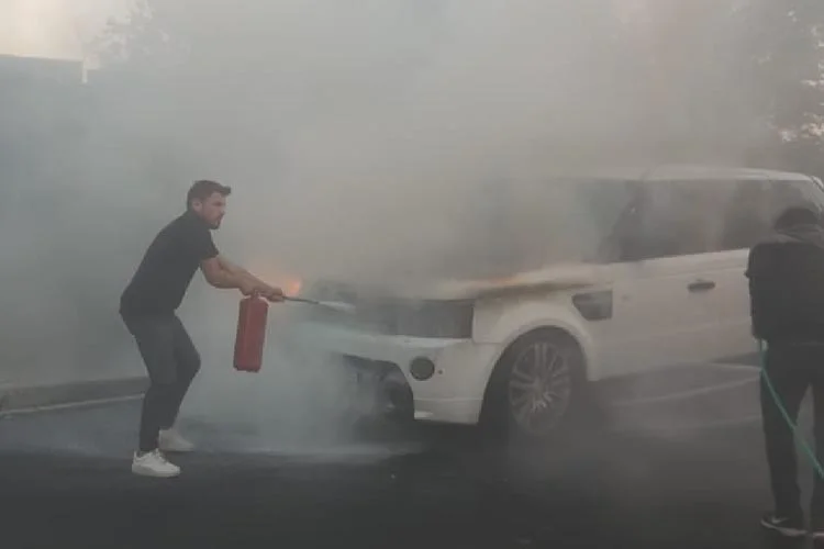 Beykoz Acarlar Mahallesi’nde araç yangını 2 arac yangin 5 U7l7mFErae