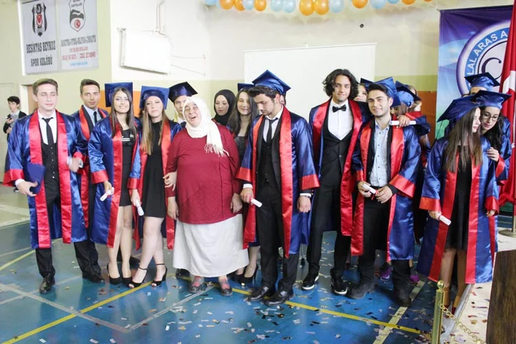 Beykoz Celal Aras Anadolu Lisesi’nde mezuniyet coşkusu 3 aras mezun 11 qyUZKPVRuz