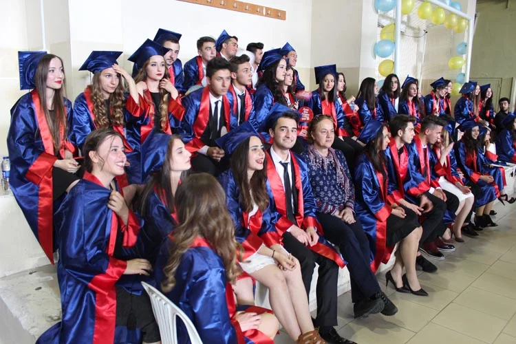 Beykoz Celal Aras Anadolu Lisesi’nde mezuniyet coşkusu 1 aras mezun 8 o9thgaSAz5