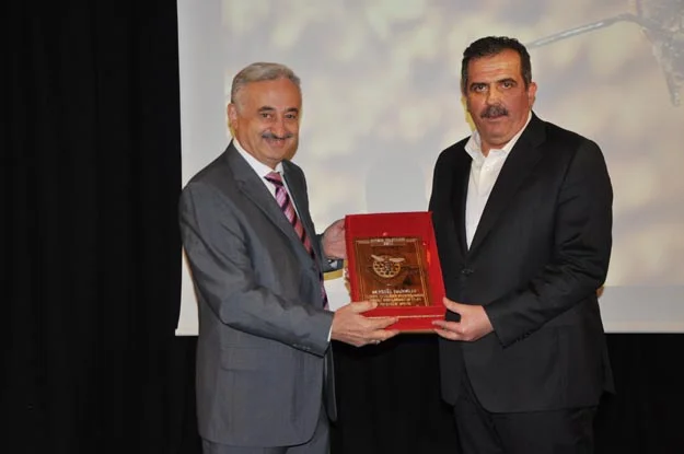 Dilmaç: Dağıttığımız kovanlarımız, Dünya Birincisi 3 aricilar sert bel 15 V0TcVRlfAQ