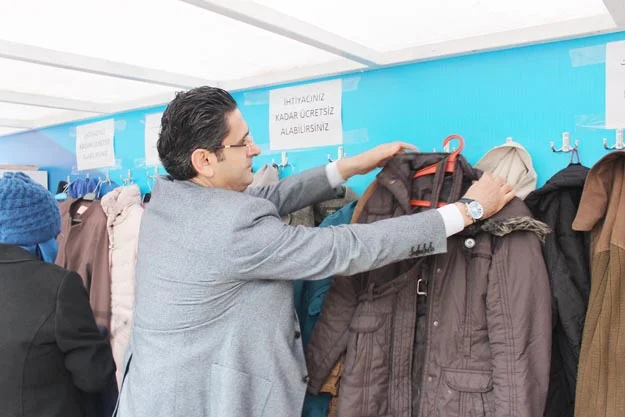 'Dolabında durmasın, ihtiyaç sahiplerini ısıtsın!' 1 askida kiyafet ihh 9 jqOOZ2sZyD