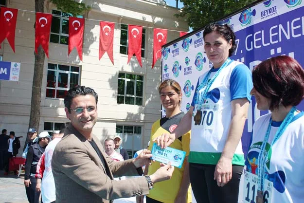 Atletler Beykoz'da anneler için koştu 4 atletler anneler icin 11 3CDchdDIh2