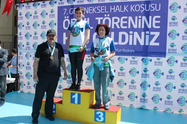 Atletler Beykoz'da anneler için koştu 5 atletler anneler icin