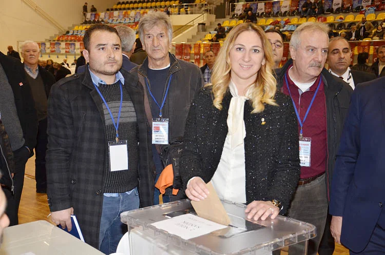 CHP Beykoz’da kongreyi Aydın Düzgün kazandı 3 aydinduzgunkazand PahBuJsiZI