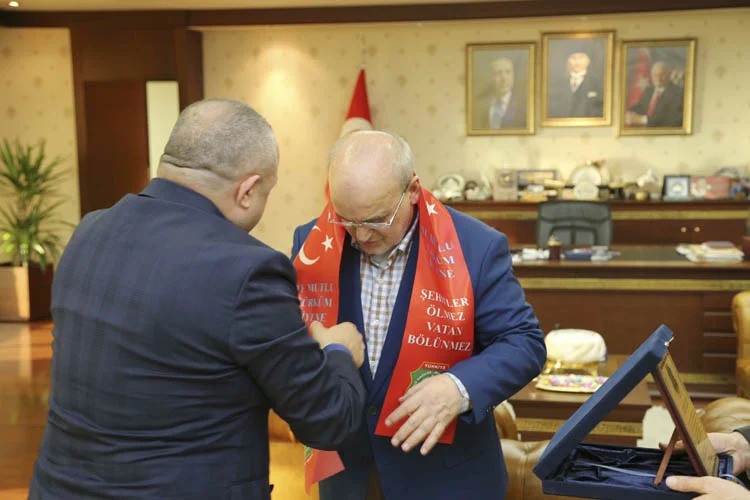 Gaziler Derneği’nden Başkan'a teşekkür ziyareti 1 azizi CztmHrpZB