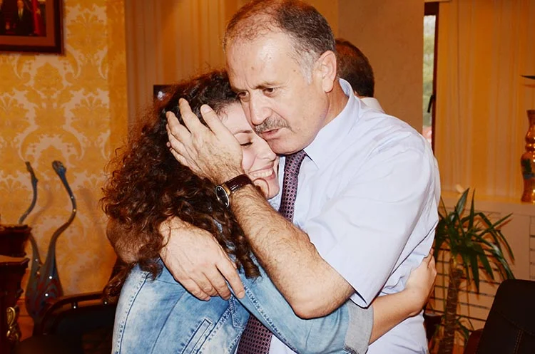 15 Temmuz gecesi baba kız sokaktaydılar 1 baba kiz 1 i4XYYwKFSG