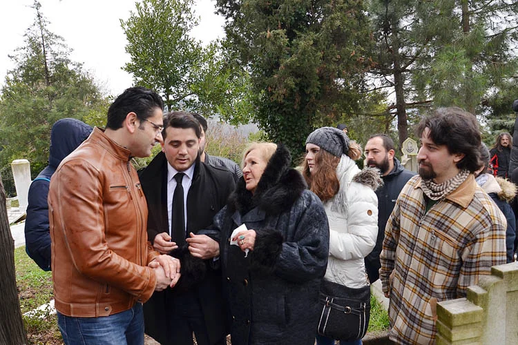 Barış Manço, Beykoz'daki mezarının başında anıldı 1 baris manco anma 4 NPns1CJcSV