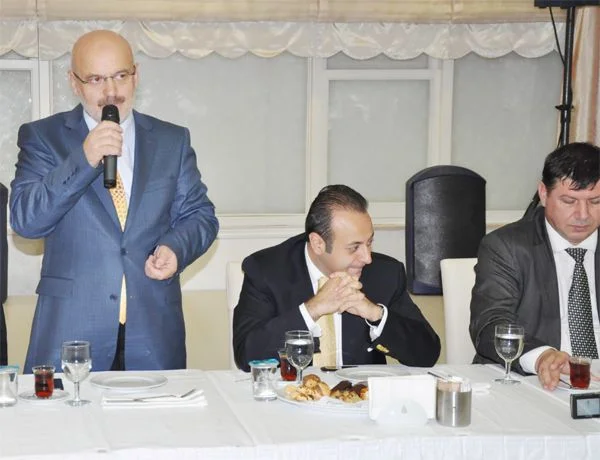 Egemen Bağış Beykoz’u dinledi 3 bas LQBzV5attC