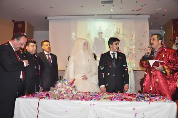 Ersin Sönmez & Zeynep Durgut evlendi 2 baskanlar dugun hab Pw YbXuUvh