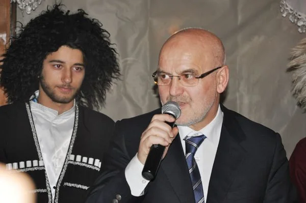 batum dern slc7F ZPwJ