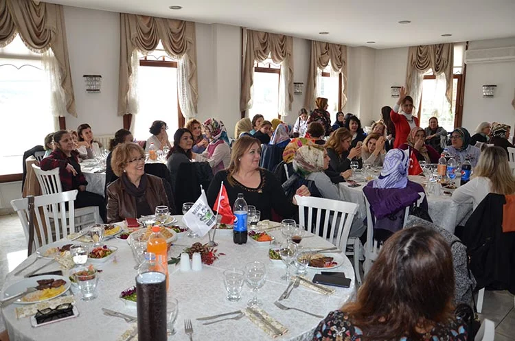 BEDES, Meşale Annelerine sertifika dağıttı 2 bed YWez1Lj9GK