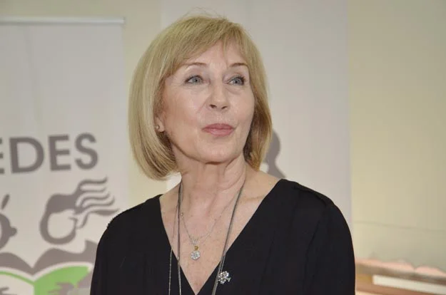 Ayşe Kulin Kadınlar Günü’nü Beykoz’da kutladı 4 bedes mesale 8 mart 25 vtCW0aDWgA