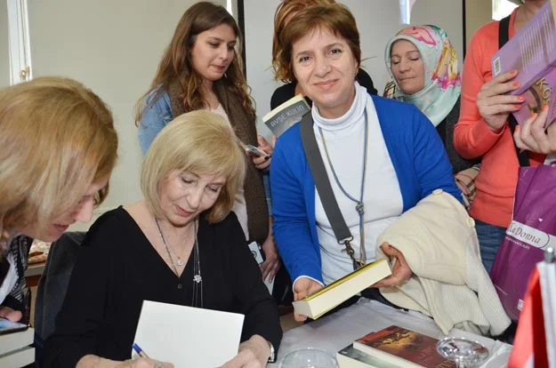 Ayşe Kulin Kadınlar Günü’nü Beykoz’da kutladı 9 bedes mesale 8 mart 34 T6DndFpPfN