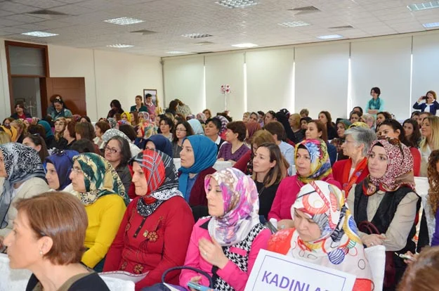 Ayşe Kulin Kadınlar Günü’nü Beykoz’da kutladı 1 bedes mesale 8 mart 6 hz6CcsaAUQ