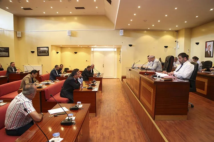 Başkan Çelikbilek ile CHP'li Aydın Düzgün yine kapıştı 3 bel meclis agustos 2016 3 4 E3qd2 JG e