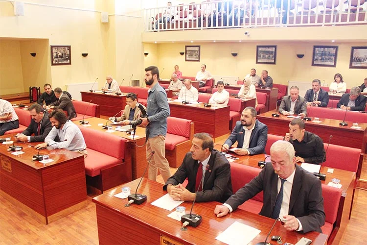 Başkan Çelikbilek ile CHP'li Aydın Düzgün yine kapıştı 2 bel meclis agustos 2016 5 A 3H7AD2