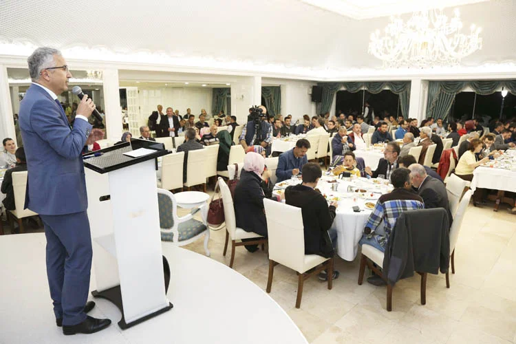 Belediye personeli iftarda buluştu 1 belediye iftar pers jj77rqqGko