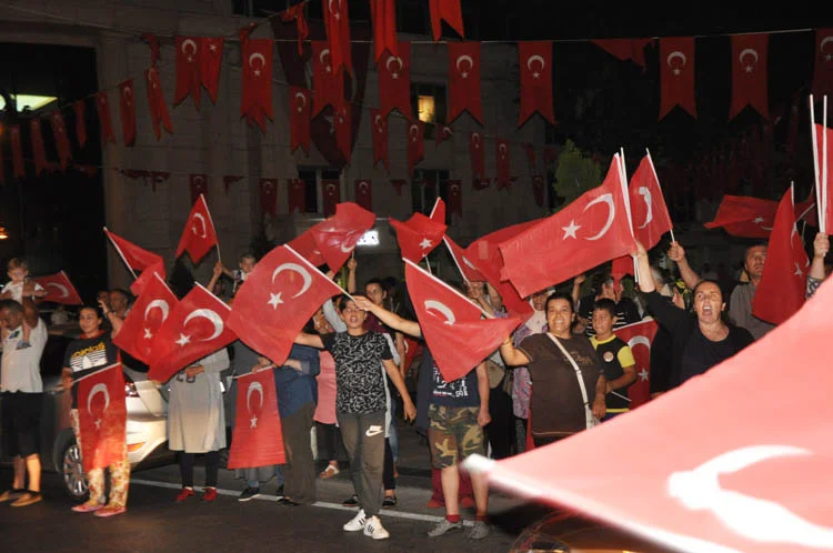 Şanlı Beykozlular, nöbet tutmaya devam ediyor 2 belediye ucuncu aksam 5 17dKOUT2E0